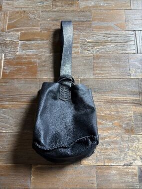 Volta Atelier Navigli Handcrafted Pebbled Leather Wristlet